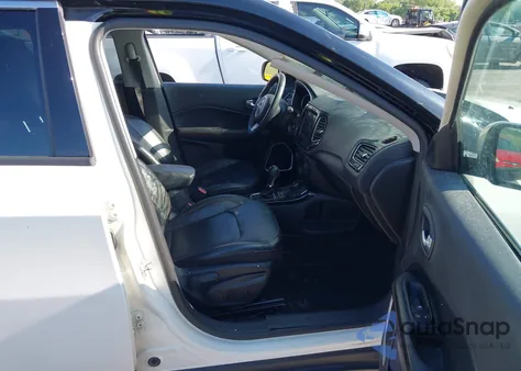 2019 Jeep Compass Limited 4X4 из США, поврежденный, VIN 3C4NJDCB5KT733884